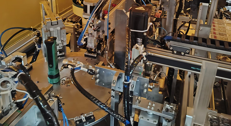 多工站組裝機(jī)器設(shè)備設(shè)計思路及性能特點(diǎn)